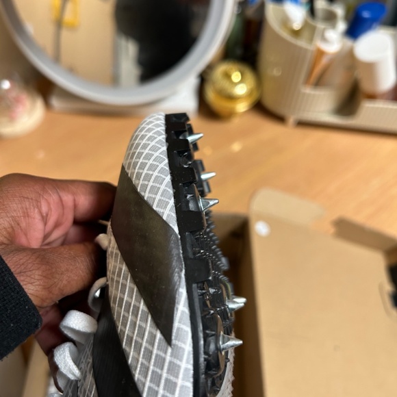 Running track spikes - Picture 3 of 10